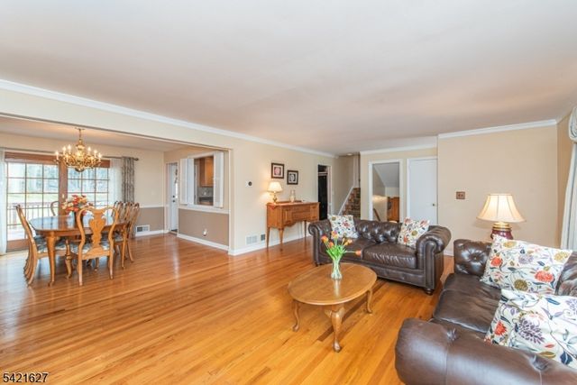 4 Oak Rdg, North Caldwell Boro, NJ 07006