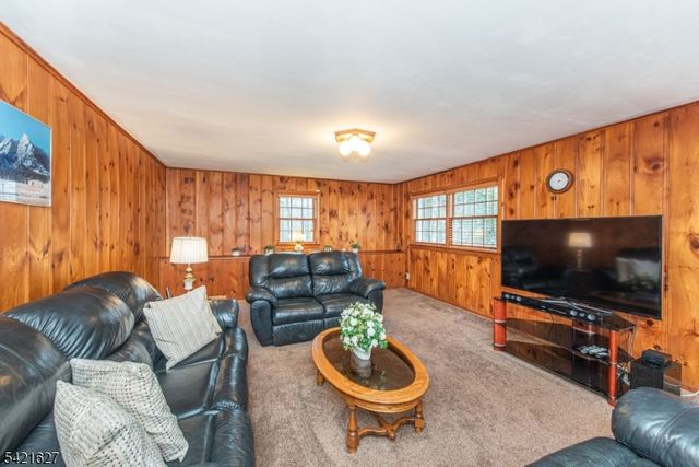 4 Oak Rdg, North Caldwell Boro, NJ 07006