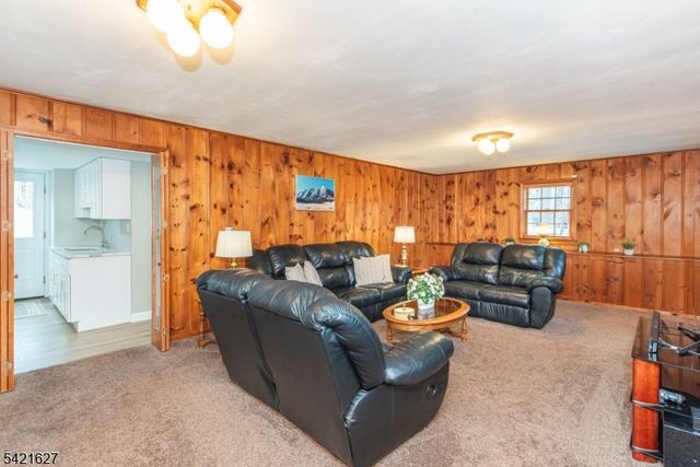 4 Oak Rdg, North Caldwell Boro, NJ 07006