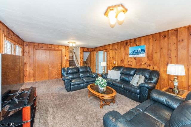 4 Oak Rdg, North Caldwell Boro, NJ 07006