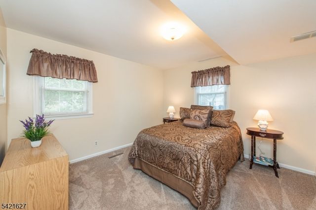 4 Oak Rdg, North Caldwell Boro, NJ 07006