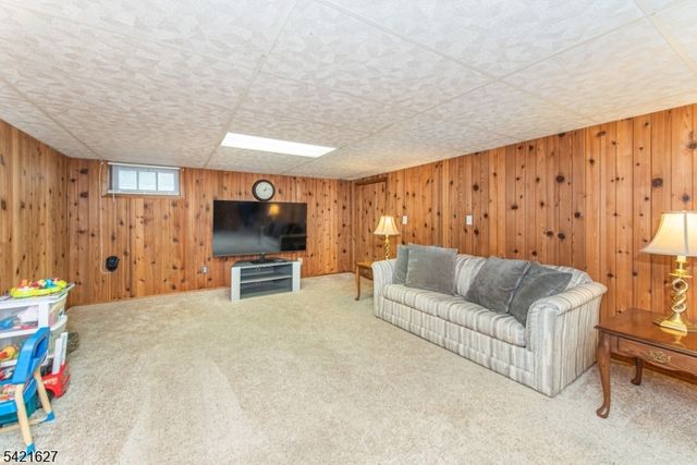 4 Oak Rdg, North Caldwell Boro, NJ 07006