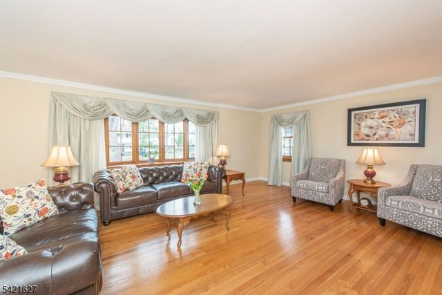 4 Oak Rdg, North Caldwell Boro, NJ 07006