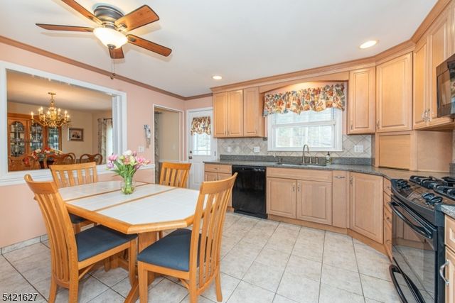 4 Oak Rdg, North Caldwell Boro, NJ 07006
