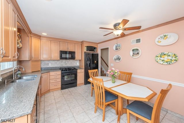 4 Oak Rdg, North Caldwell Boro, NJ 07006