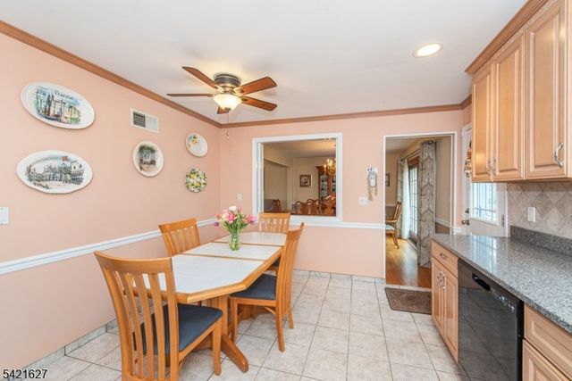 4 Oak Rdg, North Caldwell Boro, NJ 07006