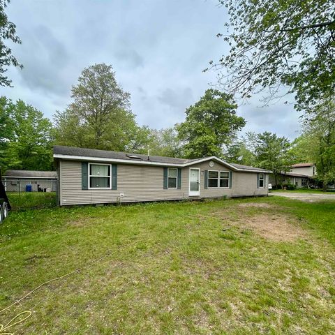 4109 N Maplecrest Drive, Sanford, MI 48657