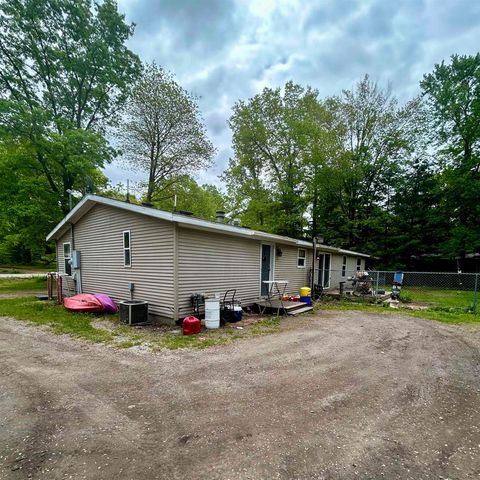 4109 N Maplecrest Drive, Sanford, MI 48657