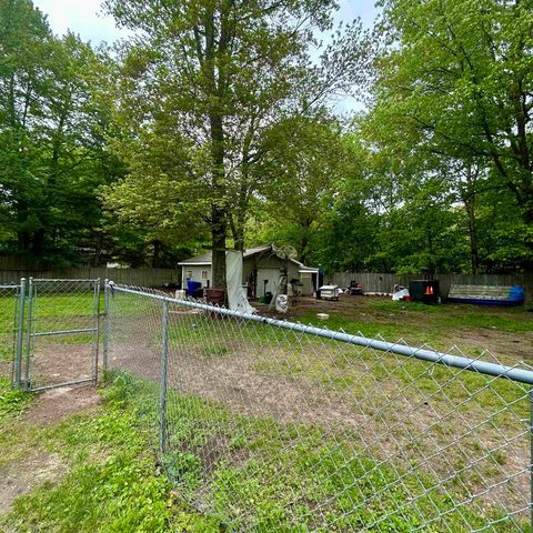 4109 N Maplecrest Drive, Sanford, MI 48657