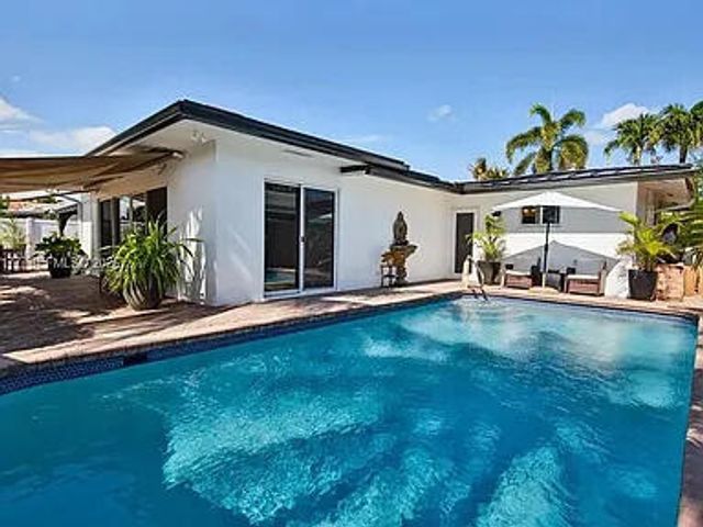 2125 NE 17TH Terrace, Wilton Manors, FL 33305