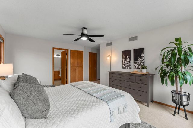 17420 34th Avenue N, Plymouth, MN 55447