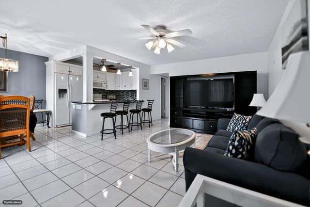 203 Coventry I, West Palm Beach, FL 33417