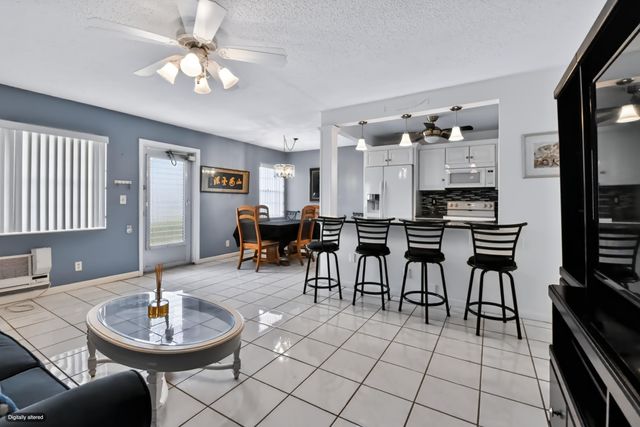 203 Coventry I, West Palm Beach, FL 33417