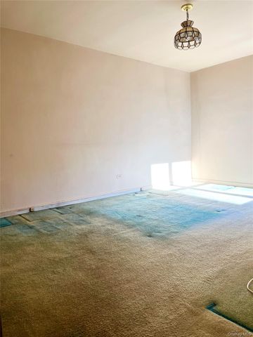 139-15 83rd Avenue 431, Briarwood, NY 11435