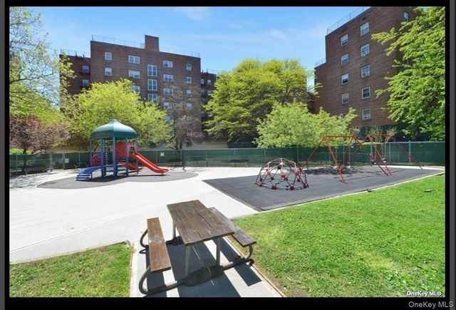 139-15 83rd Avenue 431, Briarwood, NY 11435