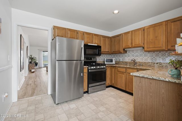 24 Gloria Court, Tinton Falls, NJ 07724
