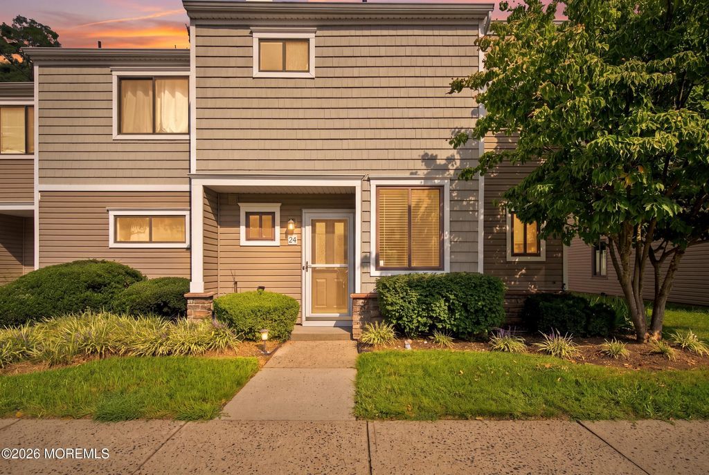24 Gloria Court, Tinton Falls, NJ 07724