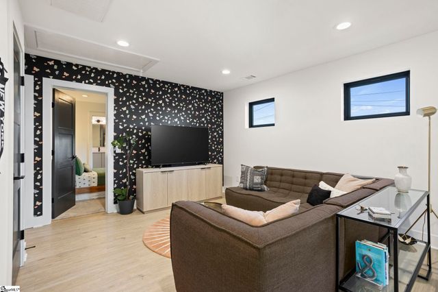 17 Winn Street, Greenville, SC 29601