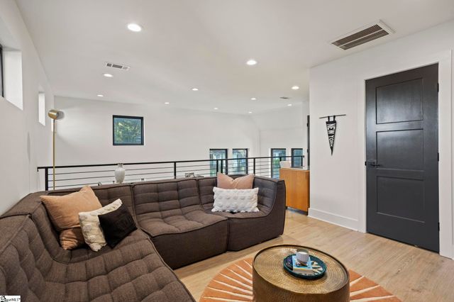 17 Winn Street, Greenville, SC 29601