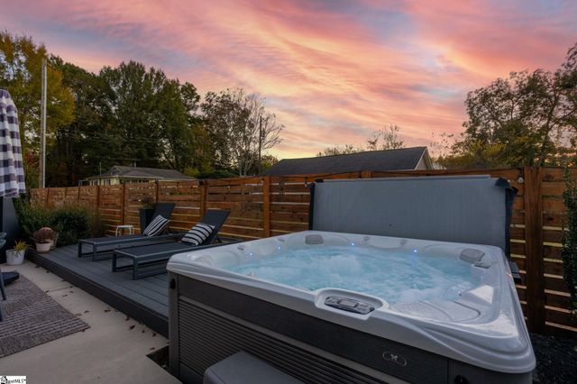 17 Winn Street, Greenville, SC 29601