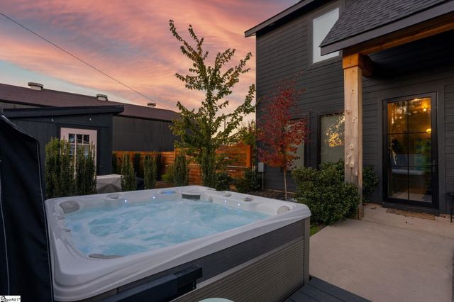 17 Winn Street, Greenville, SC 29601