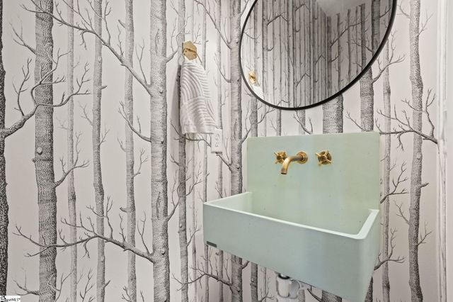 17 Winn Street, Greenville, SC 29601