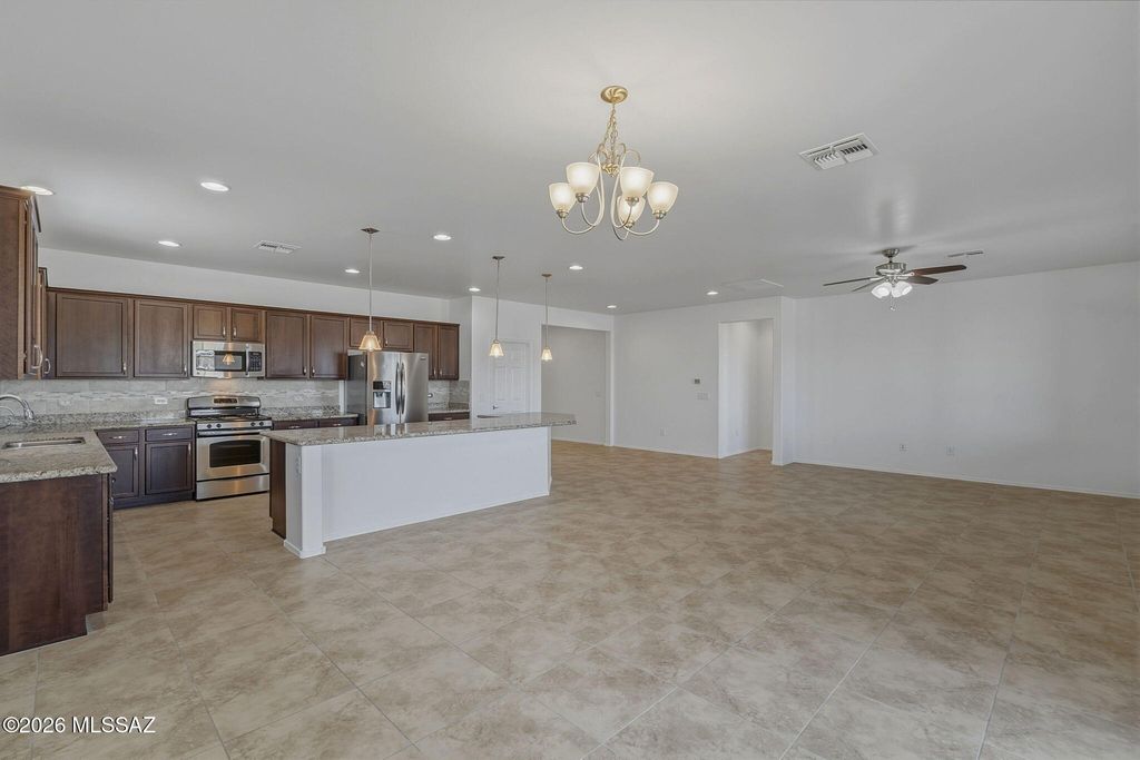 Image 28 of property listing at 111 E Adytum Place, Vail, AZ 85641