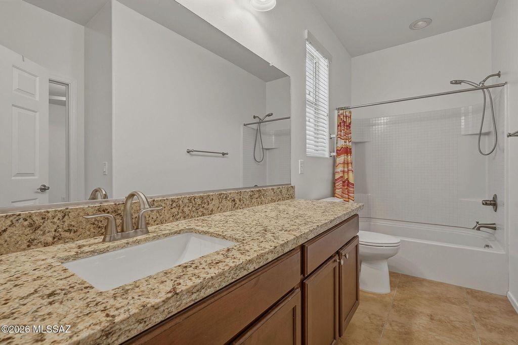 Image 7 of property listing at 111 E Adytum Place, Vail, AZ 85641