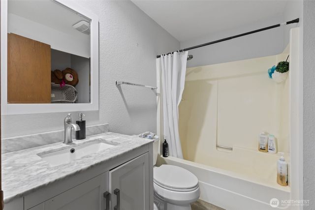 10319 SE 228th Street, Kent, WA 98031