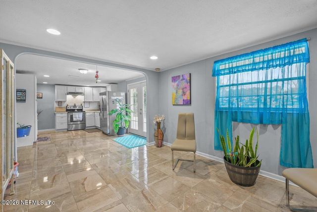 2071 COURTNEY Drive, Jacksonville, FL 32208