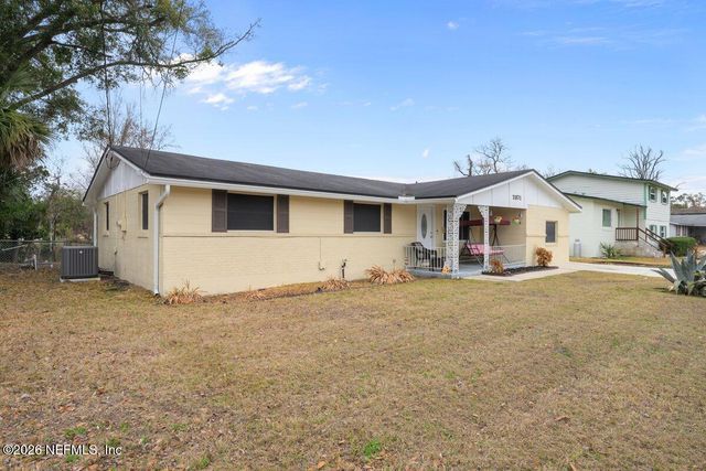 2071 COURTNEY Drive, Jacksonville, FL 32208