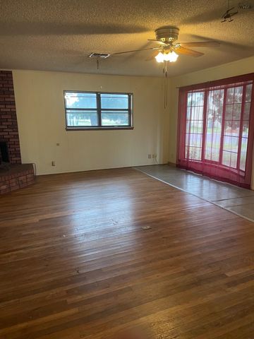 421 N WICHITA, Electra, TX 76360