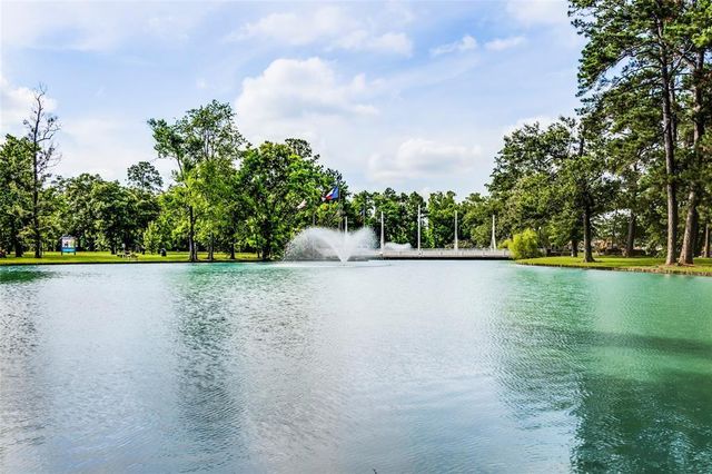 1935 Barrett Gables Drive, Crosby, TX 77532