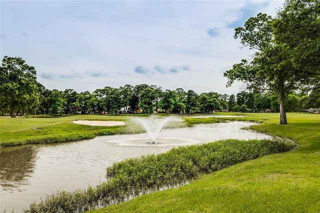 1935 Barrett Gables Drive, Crosby, TX 77532