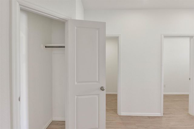 1935 Barrett Gables Drive, Crosby, TX 77532