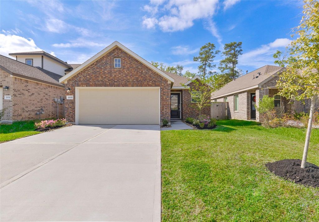 1935 Barrett Gables Drive, Crosby, TX 77532
