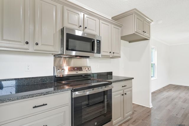 34040 Robbie Lee Dr, Denham Springs, LA 70706