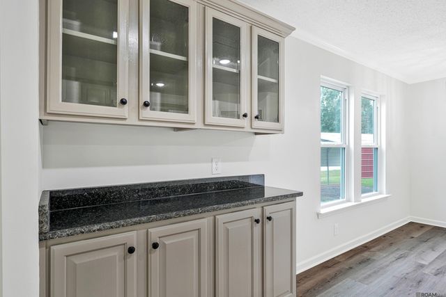 34040 Robbie Lee Dr, Denham Springs, LA 70706