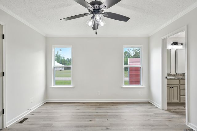34040 Robbie Lee Dr, Denham Springs, LA 70706