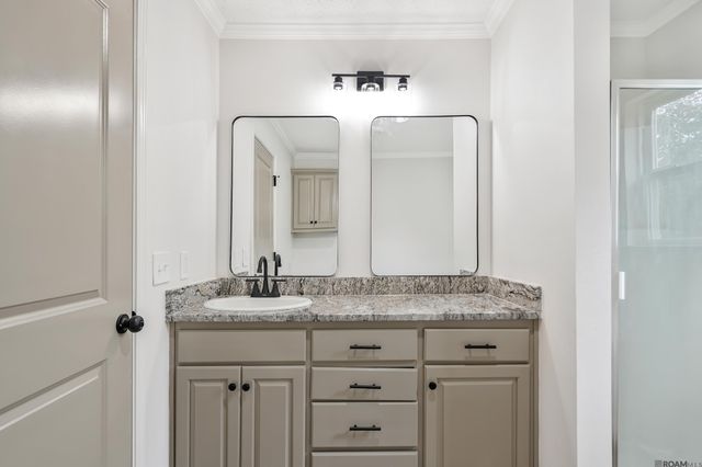 34040 Robbie Lee Dr, Denham Springs, LA 70706