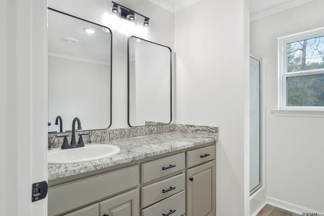 34040 Robbie Lee Dr, Denham Springs, LA 70706