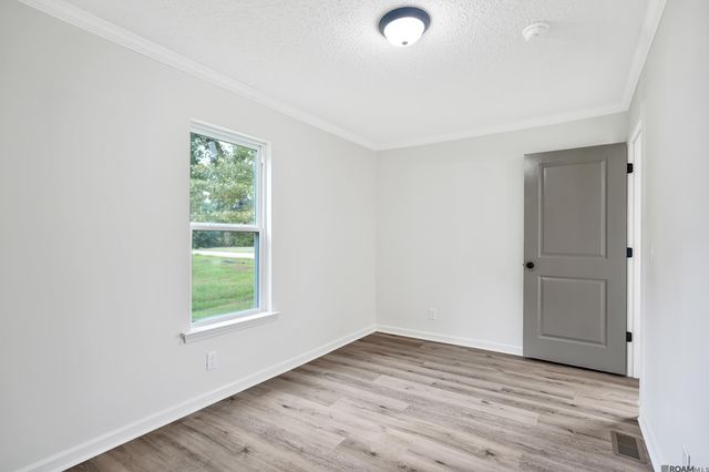 34040 Robbie Lee Dr, Denham Springs, LA 70706