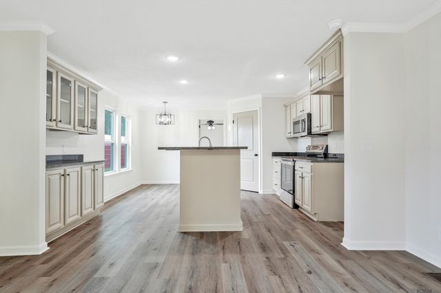 34040 Robbie Lee Dr, Denham Springs, LA 70706