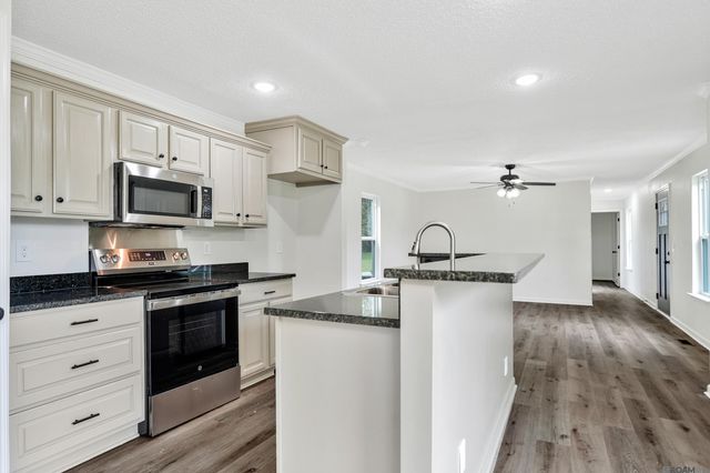 34040 Robbie Lee Dr, Denham Springs, LA 70706