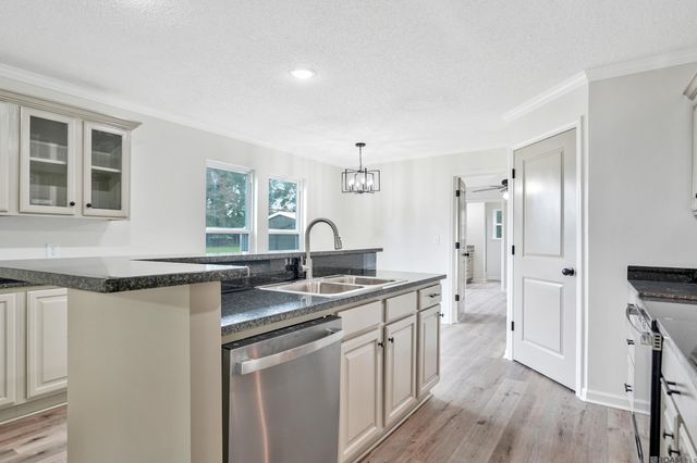 34040 Robbie Lee Dr, Denham Springs, LA 70706