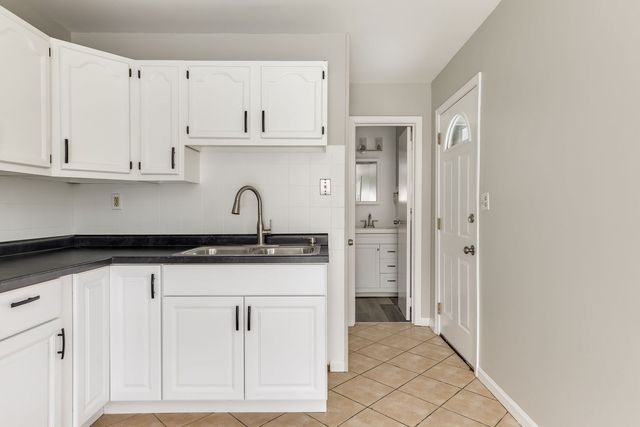 2119 Hermon Avenue, Zion, IL 60099