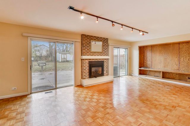 11 W Emerson Street, Arlington Heights, IL 60005