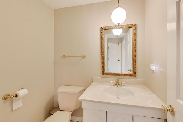 11 W Emerson Street, Arlington Heights, IL 60005