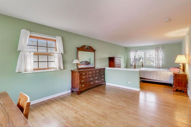 11 W Emerson Street, Arlington Heights, IL 60005