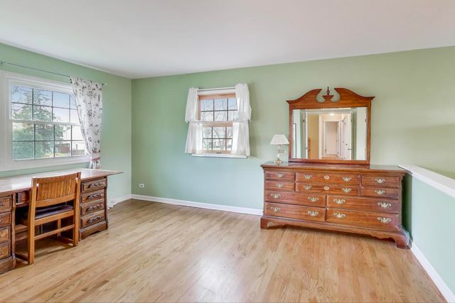 11 W Emerson Street, Arlington Heights, IL 60005